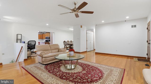 7607 BURNSIDE CT, Falls Church, VA 22043