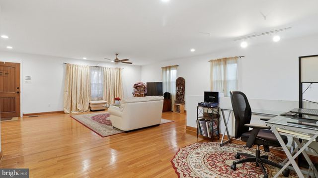 7607 BURNSIDE CT, Falls Church, VA 22043