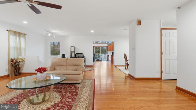 7607 BURNSIDE CT, Falls Church, VA 22043