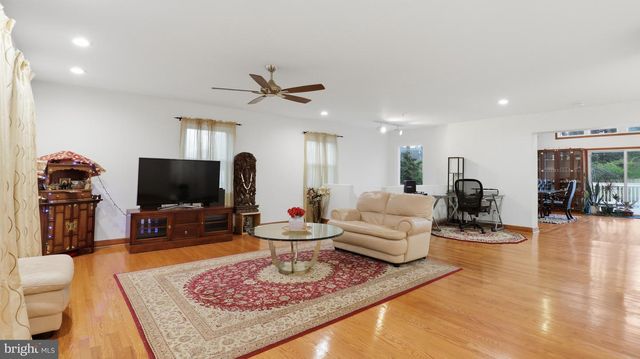 7607 BURNSIDE CT, Falls Church, VA 22043