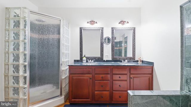 7607 BURNSIDE CT, Falls Church, VA 22043