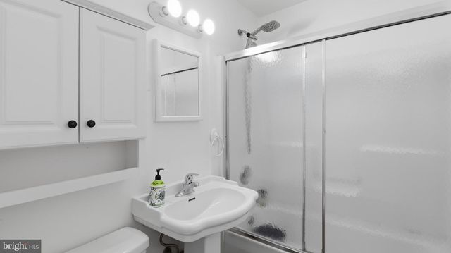 7607 BURNSIDE CT, Falls Church, VA 22043