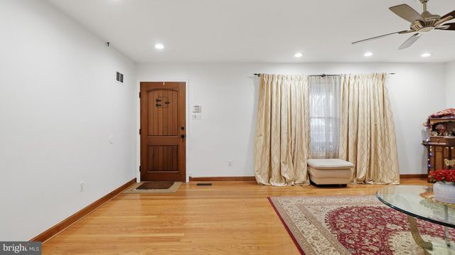 7607 BURNSIDE CT, Falls Church, VA 22043