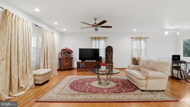 7607 BURNSIDE CT, Falls Church, VA 22043