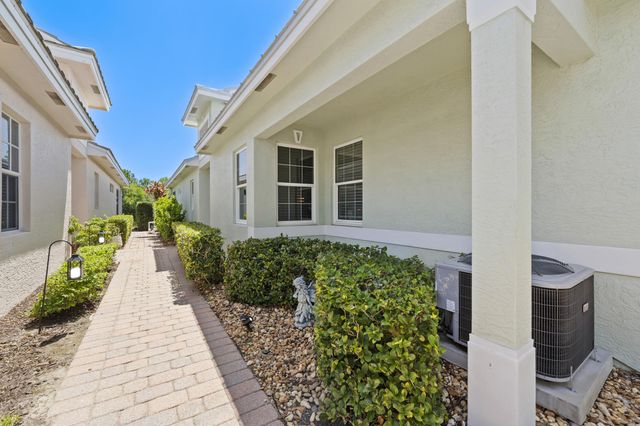4681 SE Bridgetown Court, Stuart, FL 34997
