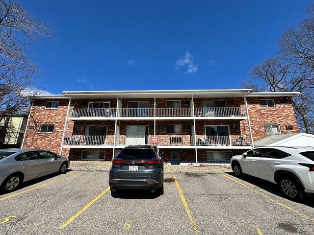 73 Charlesbank Rd 306, Newton, MA 02458