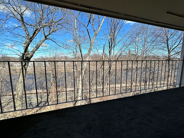 73 Charlesbank Rd 306, Newton, MA 02458