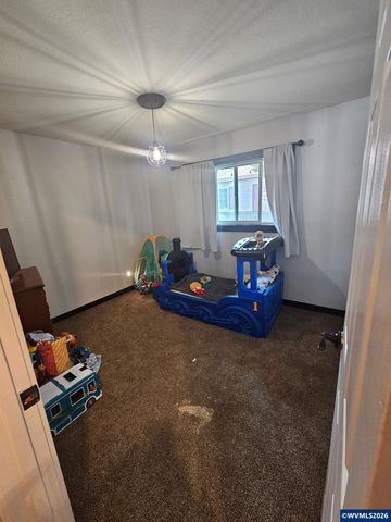 267 N 5th St, Jefferson, OR 97352
