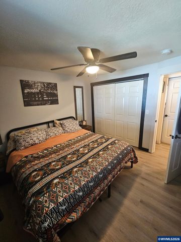 267 N 5th St, Jefferson, OR 97352