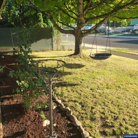 267 N 5th St, Jefferson, OR 97352
