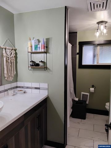267 N 5th St, Jefferson, OR 97352