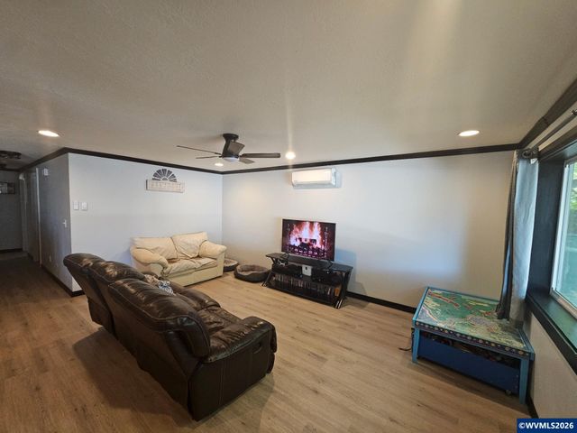 267 N 5th St, Jefferson, OR 97352