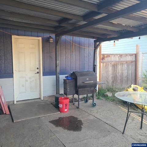 267 N 5th St, Jefferson, OR 97352