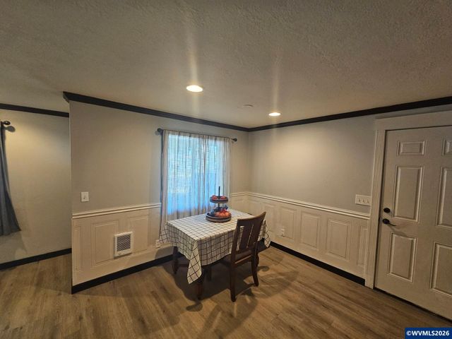 267 N 5th St, Jefferson, OR 97352