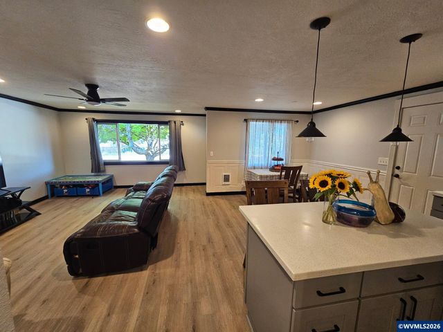 267 N 5th St, Jefferson, OR 97352