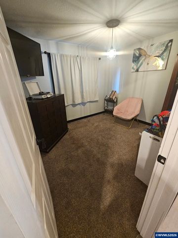 267 N 5th St, Jefferson, OR 97352