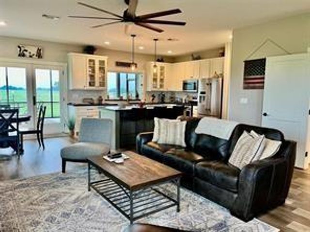 6515 Prihoda Road, Willow Springs, TX 78940