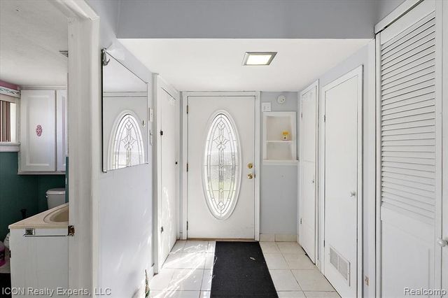 1801 Beechcroft Street, Keego Harbor, MI 48320