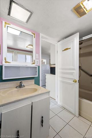 1801 Beechcroft Street, Keego Harbor, MI 48320