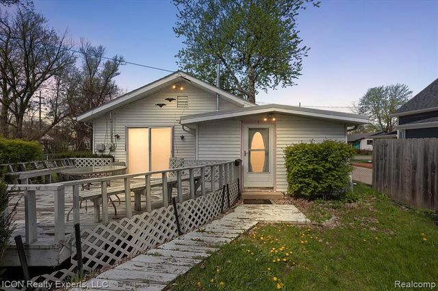 1801 Beechcroft Street, Keego Harbor, MI 48320