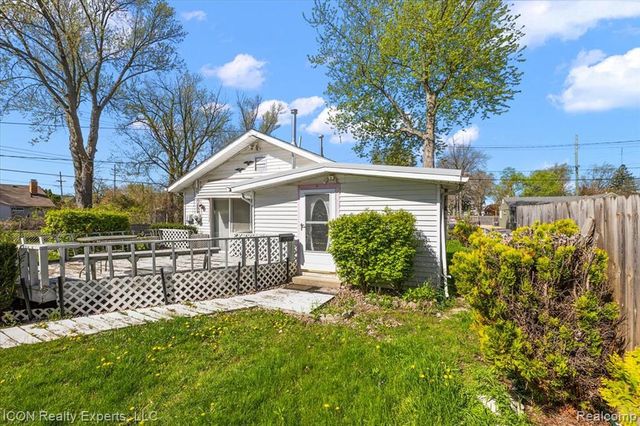 1801 Beechcroft Street, Keego Harbor, MI 48320