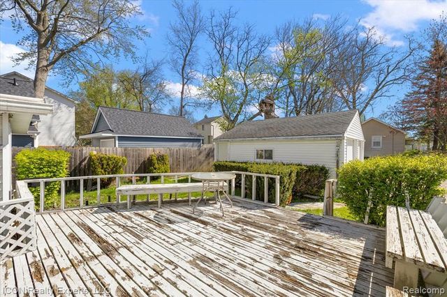 1801 Beechcroft Street, Keego Harbor, MI 48320