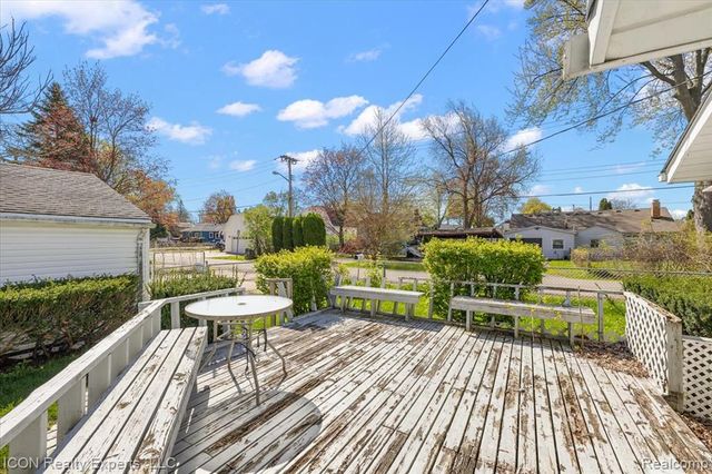 1801 Beechcroft Street, Keego Harbor, MI 48320