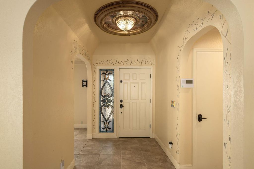 Image 10 of property listing at 8507 N Akron Avenue, Fresno, CA 93720