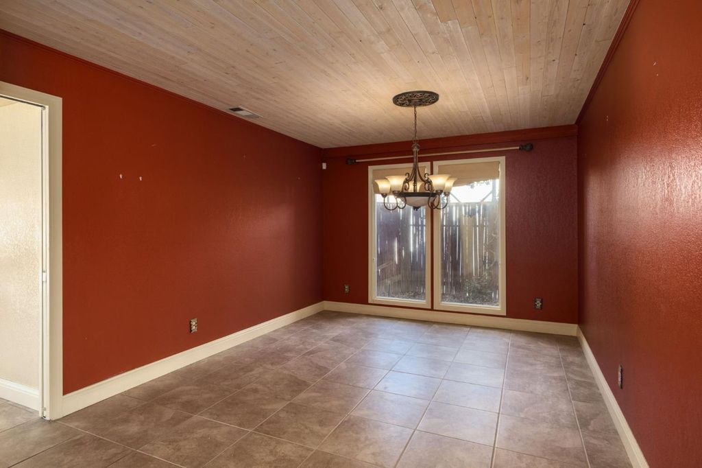 Image 14 of property listing at 8507 N Akron Avenue, Fresno, CA 93720