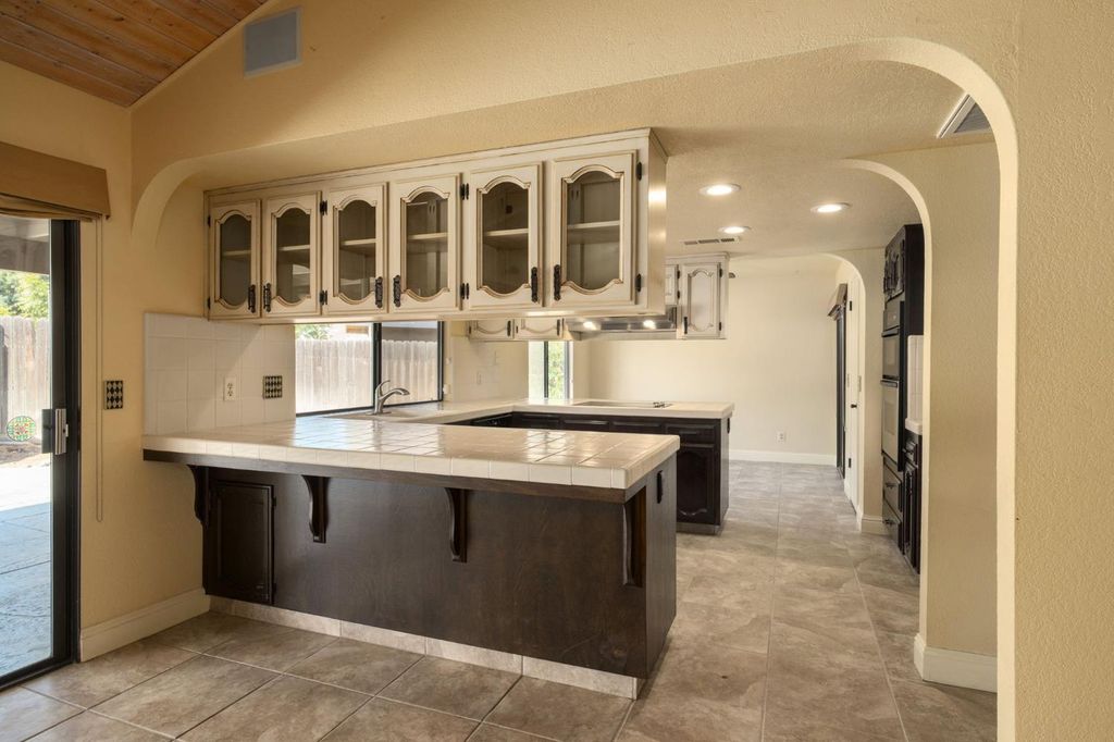 Image 16 of property listing at 8507 N Akron Avenue, Fresno, CA 93720