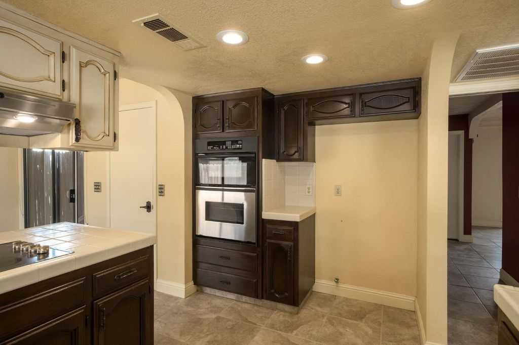 Image 19 of property listing at 8507 N Akron Avenue, Fresno, CA 93720