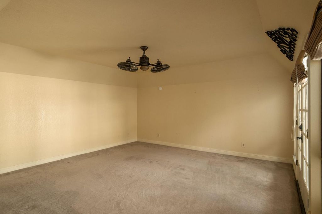 Image 22 of property listing at 8507 N Akron Avenue, Fresno, CA 93720