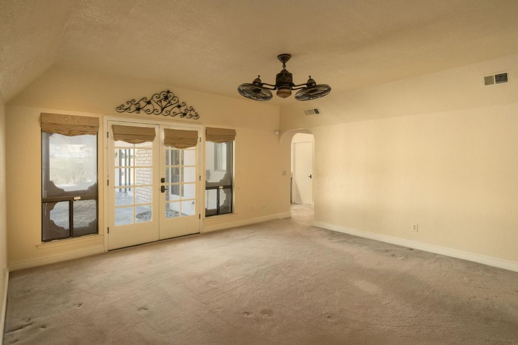 Image 23 of property listing at 8507 N Akron Avenue, Fresno, CA 93720