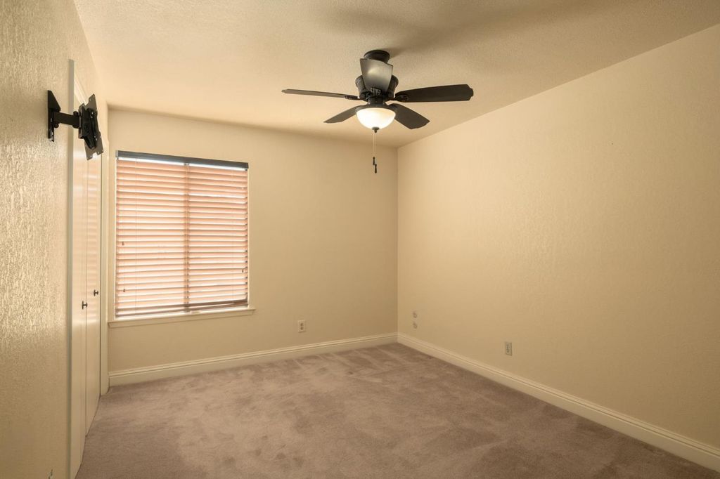 Image 28 of property listing at 8507 N Akron Avenue, Fresno, CA 93720