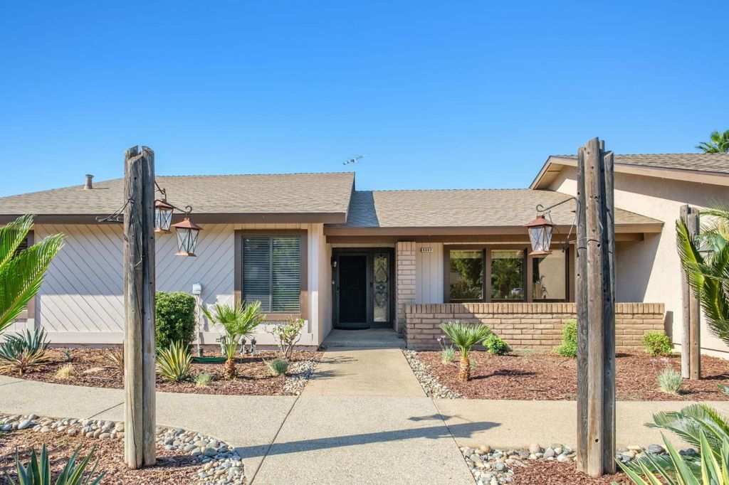 Image 3 of property listing at 8507 N Akron Avenue, Fresno, CA 93720