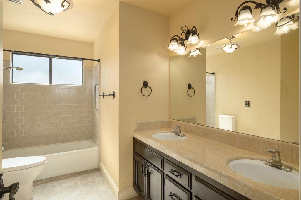 Image 30 of property listing at 8507 N Akron Avenue, Fresno, CA 93720