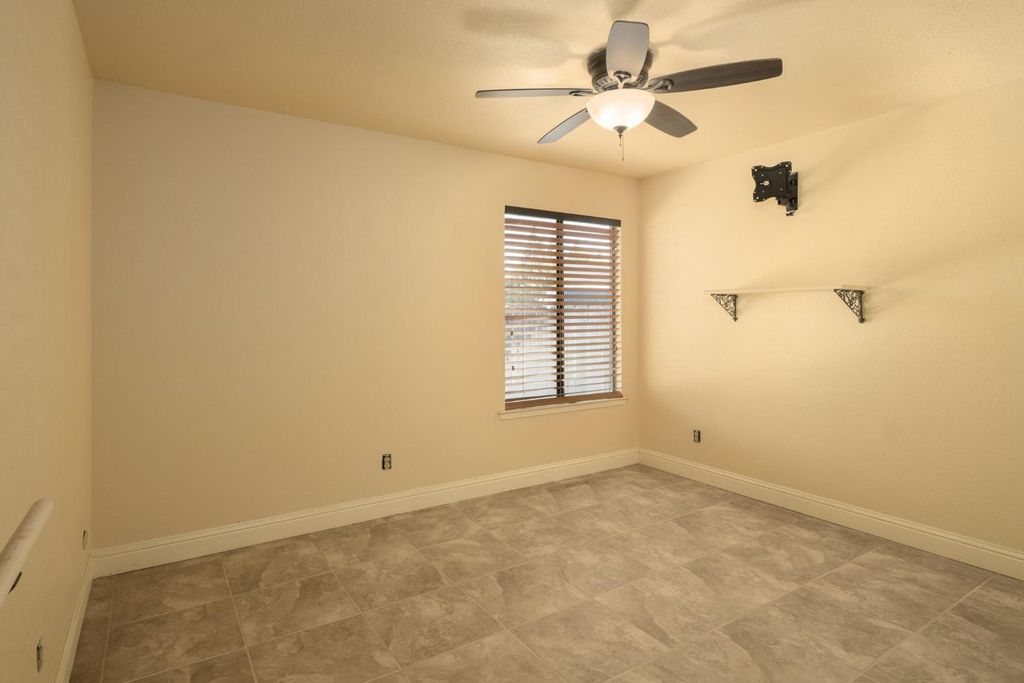 Image 33 of property listing at 8507 N Akron Avenue, Fresno, CA 93720