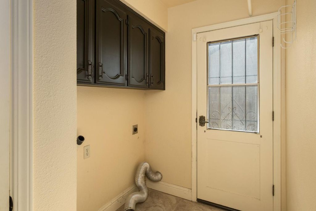 Image 35 of property listing at 8507 N Akron Avenue, Fresno, CA 93720
