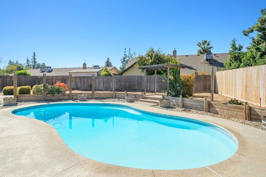 Image 39 of property listing at 8507 N Akron Avenue, Fresno, CA 93720