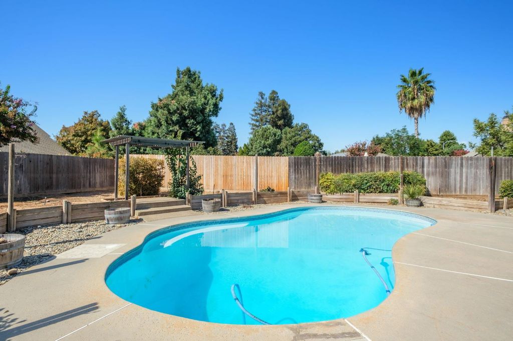 Image 40 of property listing at 8507 N Akron Avenue, Fresno, CA 93720