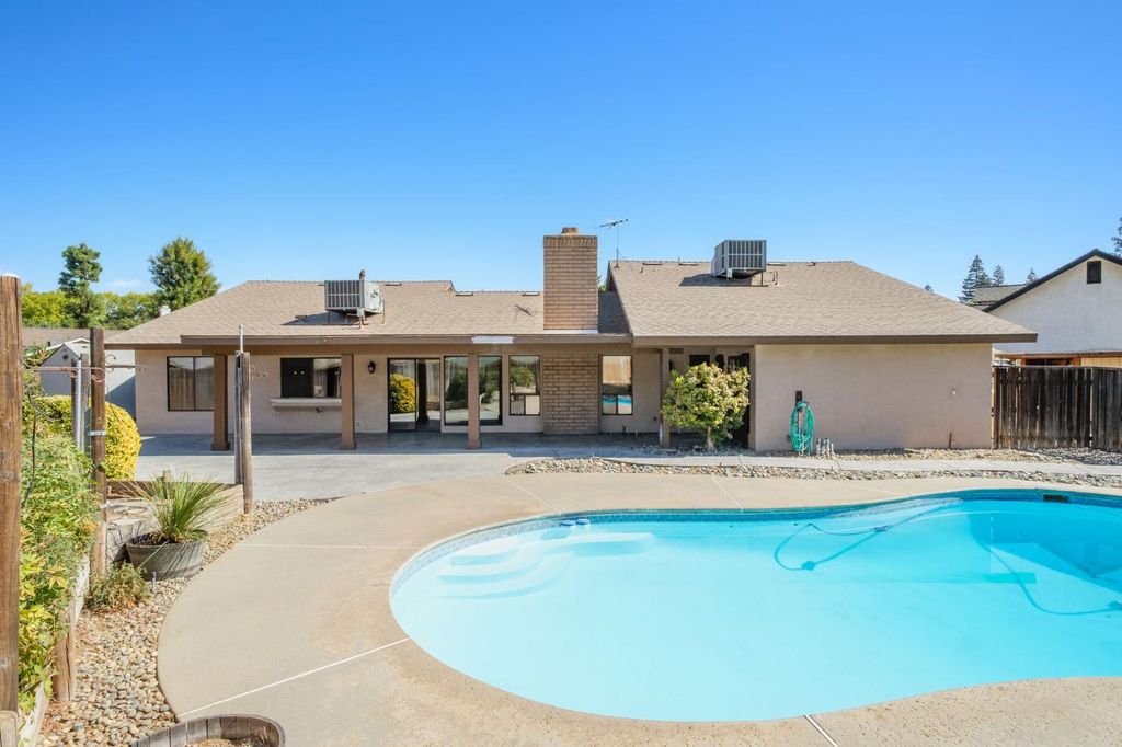Image 41 of property listing at 8507 N Akron Avenue, Fresno, CA 93720