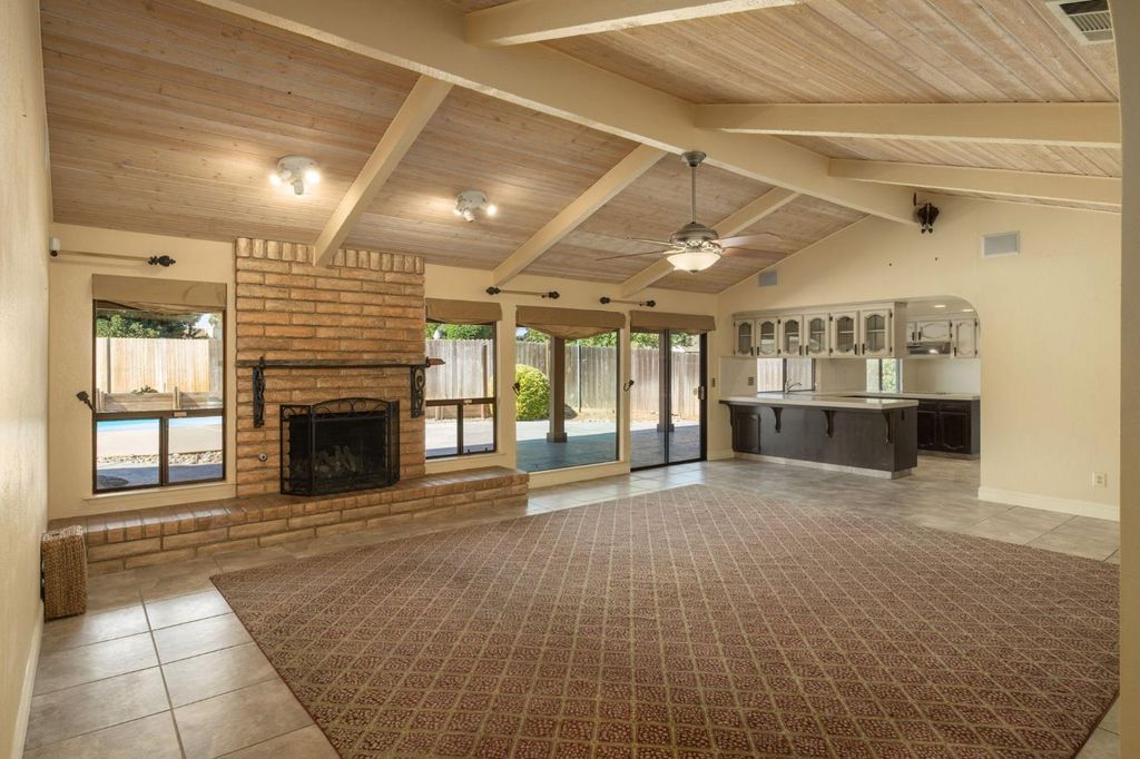 Image 5 of property listing at 8507 N Akron Avenue, Fresno, CA 93720