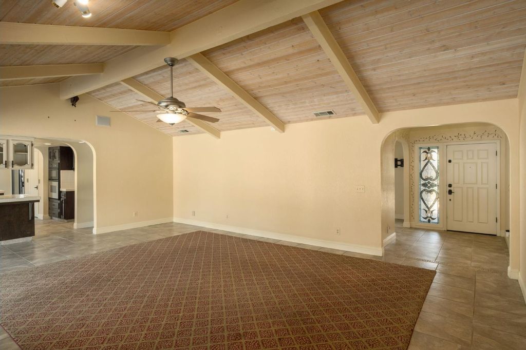 Image 9 of property listing at 8507 N Akron Avenue, Fresno, CA 93720