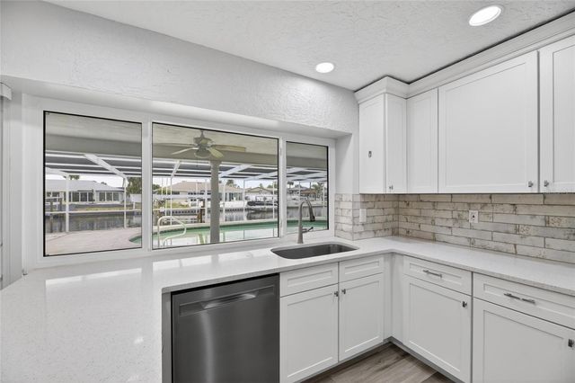 6305 COTTONWOOD LANE, Apollo Beach, FL 33572