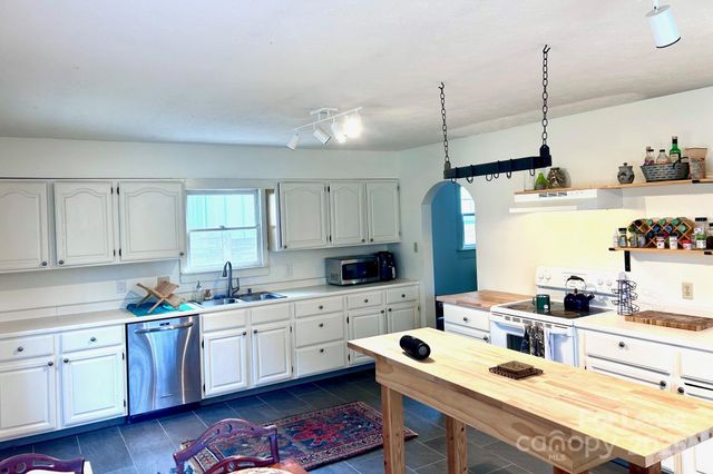 15 Pruitt Street, Asheville, NC 28806