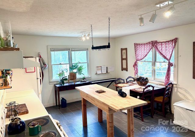 15 Pruitt Street, Asheville, NC 28806