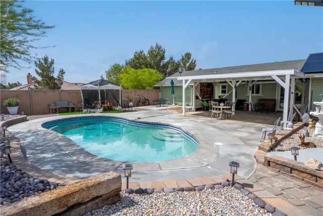 17133 Mesquite Rd, Apple Valley, CA 92307