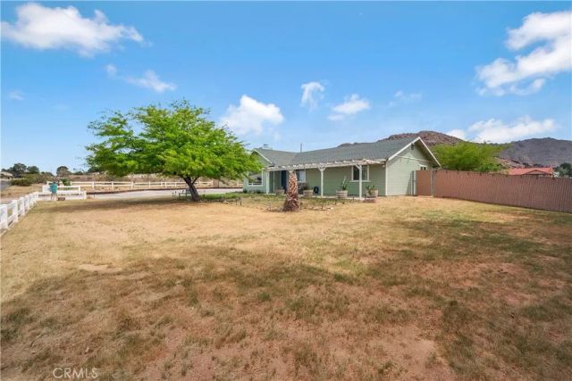 17133 Mesquite Rd, Apple Valley, CA 92307