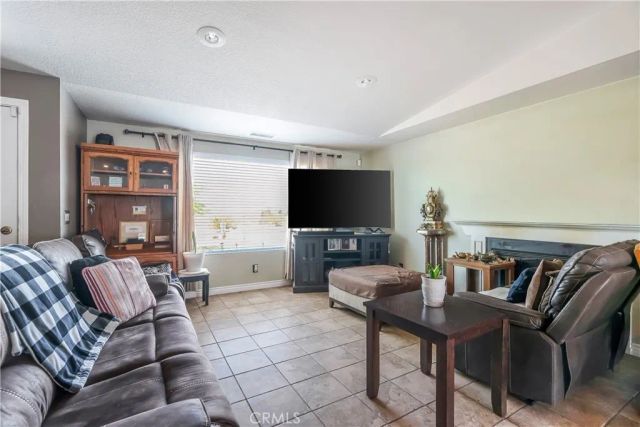 17133 Mesquite Rd, Apple Valley, CA 92307