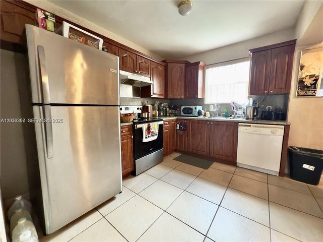 6137 Garfield St, Hollywood, FL 33024